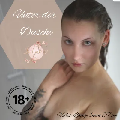 Vorschaubild zum Video „Duschvideo 2.0“ von LenyaBoo