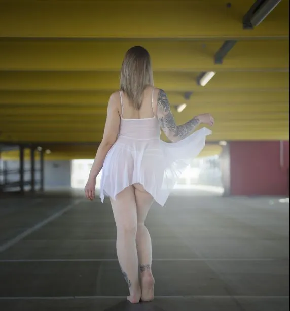 LenyaBoo im Dessous-Shooting „Parkhaus“